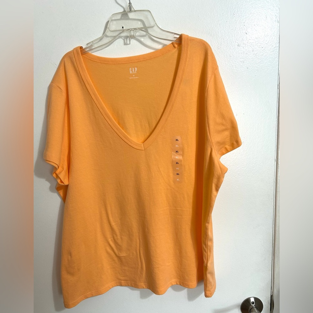 NWT Women’s Gap V-neck‎ Tank Top